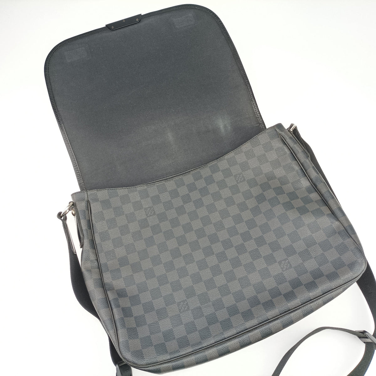 Secondhand Louis Vuitton DANIEL GM Noir Damier GRAPHITE N58033 shoulderbag | stylenewstar
