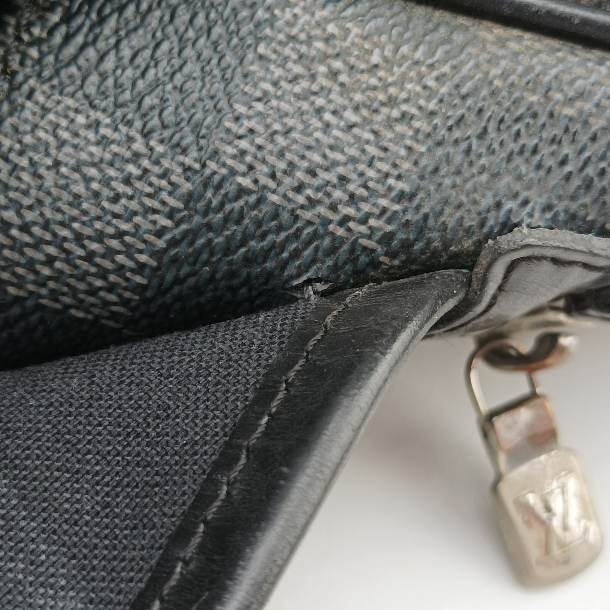 Secondhand Louis Vuitton DANIEL GM Noir Damier GRAPHITE N58033 shoulderbag | stylenewstar