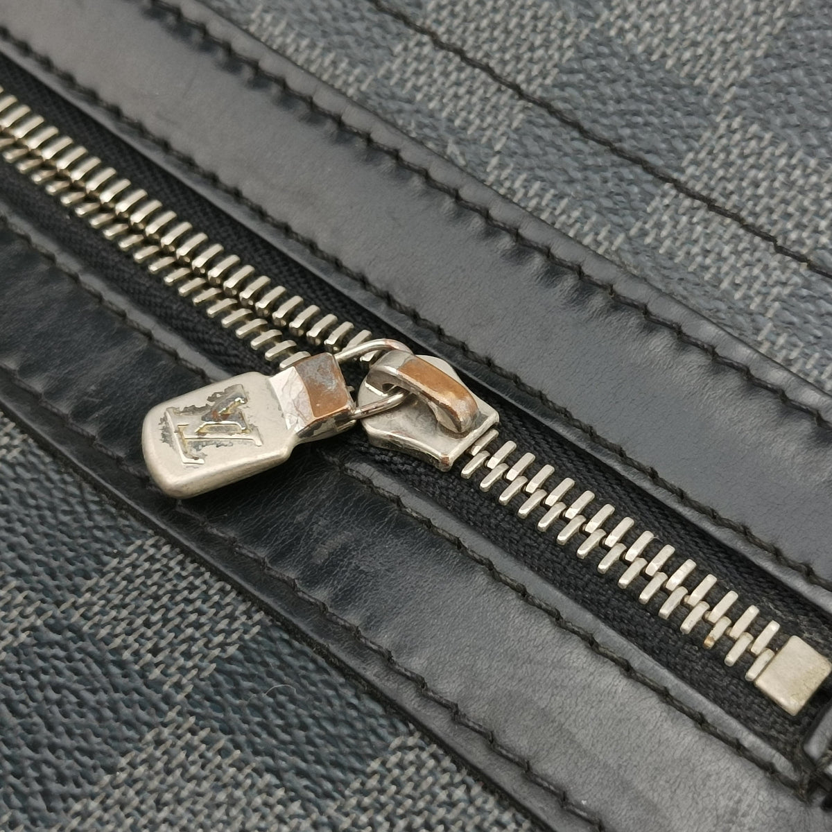 Secondhand Louis Vuitton DANIEL GM Noir Damier GRAPHITE N58033 shoulderbag | stylenewstar