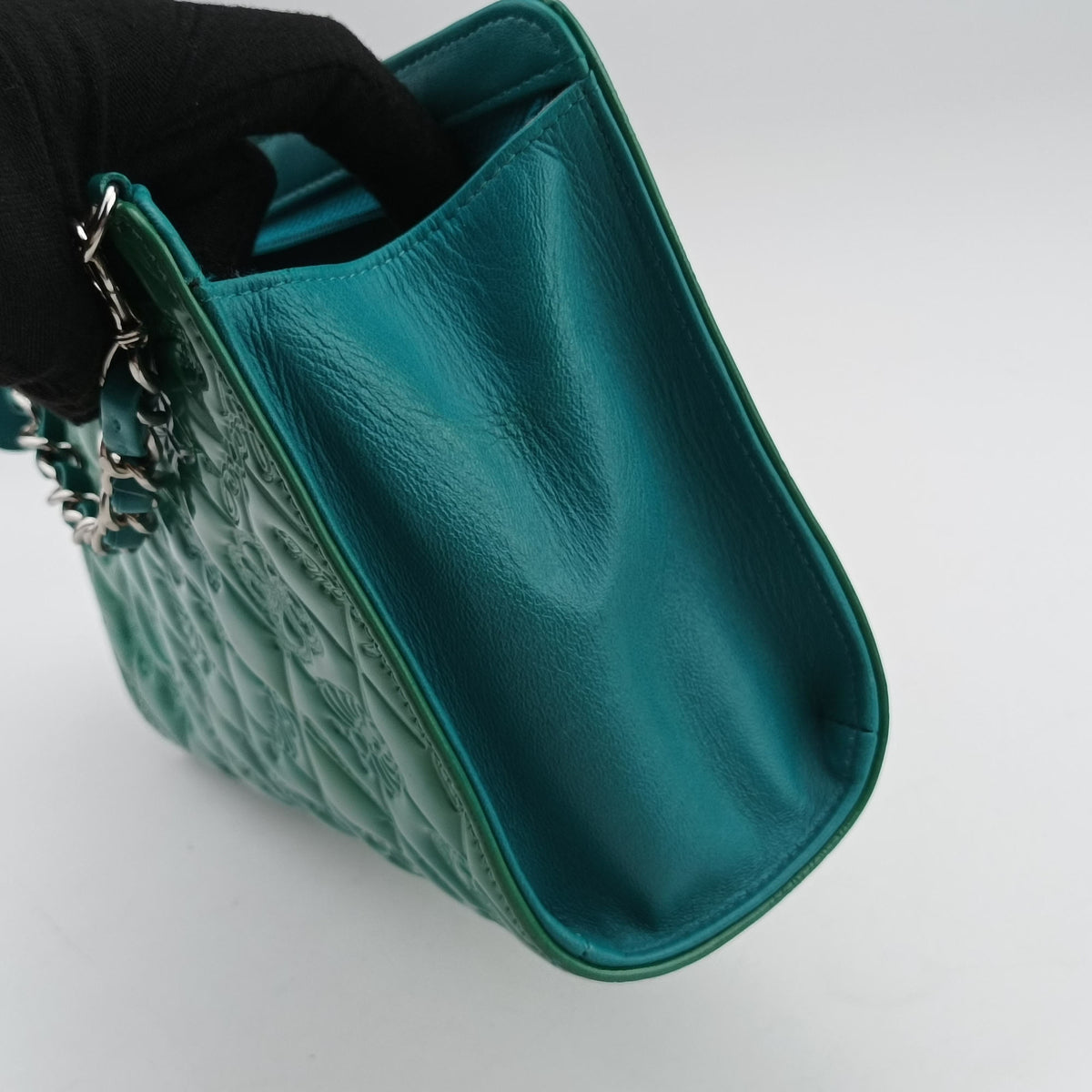 Secondhand Chanel Iconic Matelasse Turquoise Patent Leather A37156 shoulderbag | stylenewstar