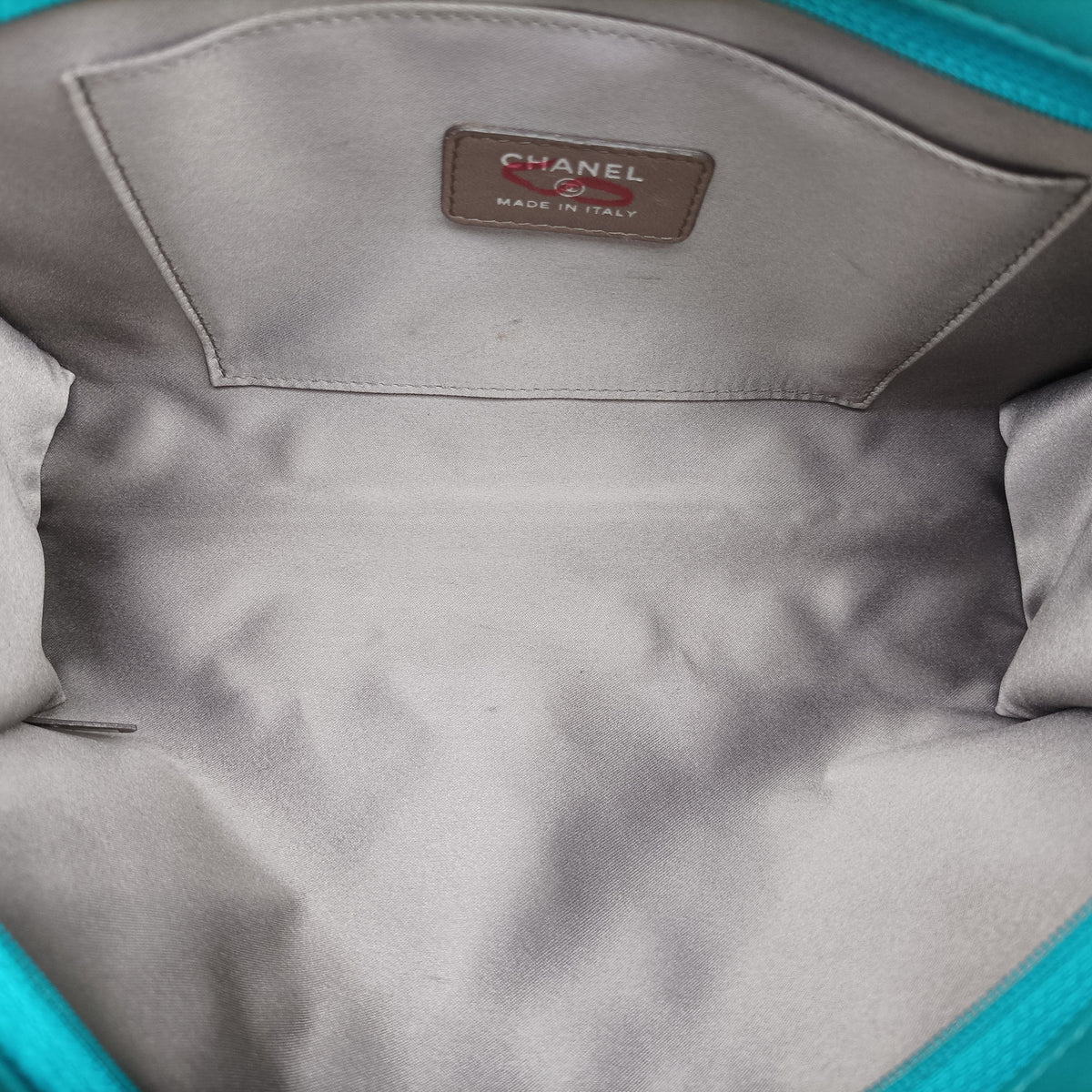Secondhand Chanel Iconic Matelasse Turquoise Patent Leather A37156 shoulderbag | stylenewstar