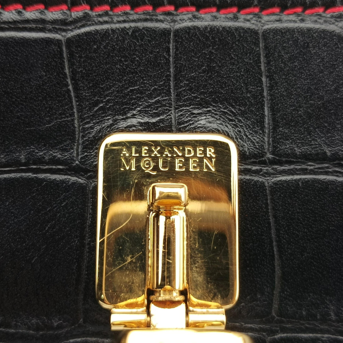 Pre-owned Alexander McQueen Crocodile Embossed Skull Black Leather  shoulderbag | stylenewstar