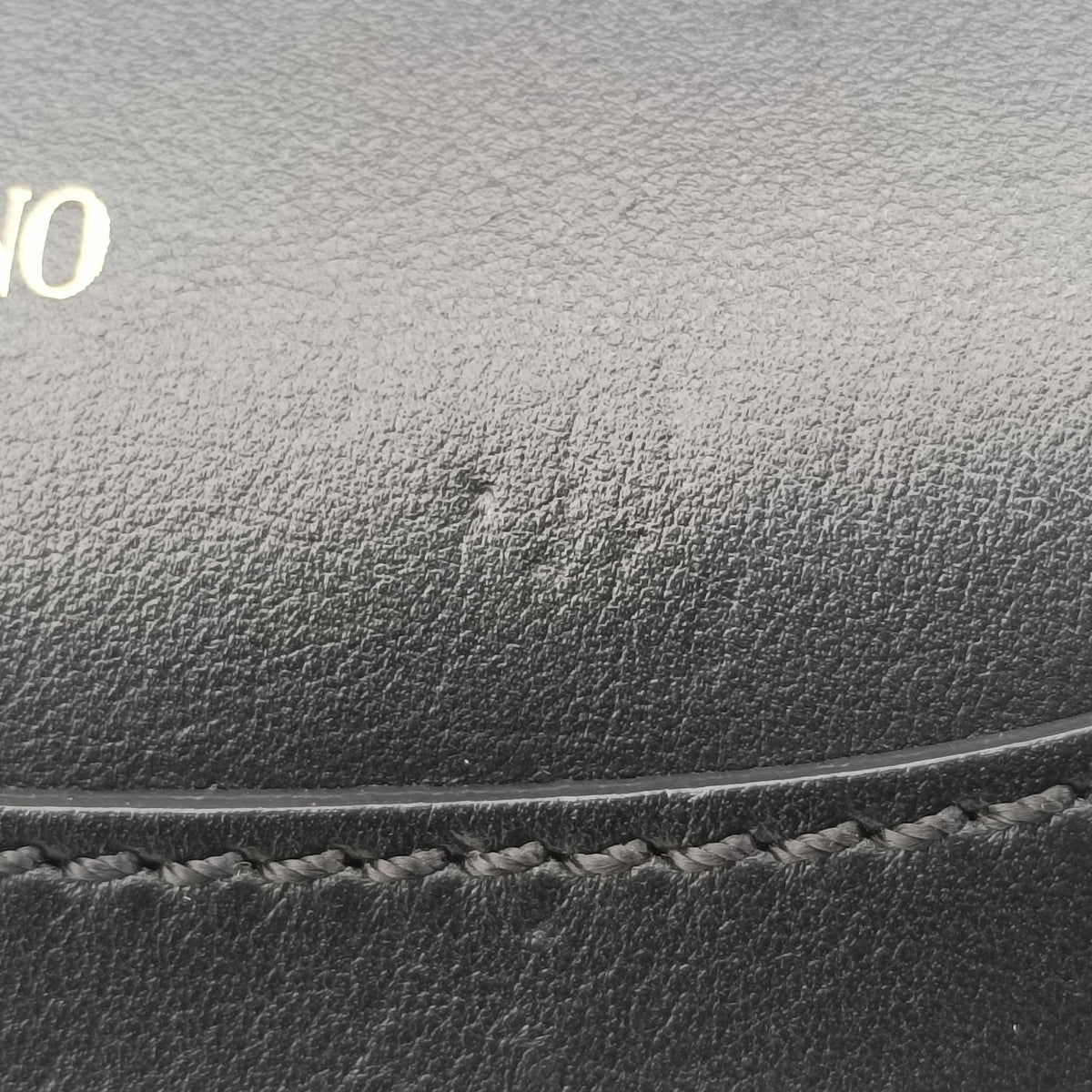 Pre-owned Valentino Lucky Rockstud Black Leather  shoulderbag | stylenewstar
