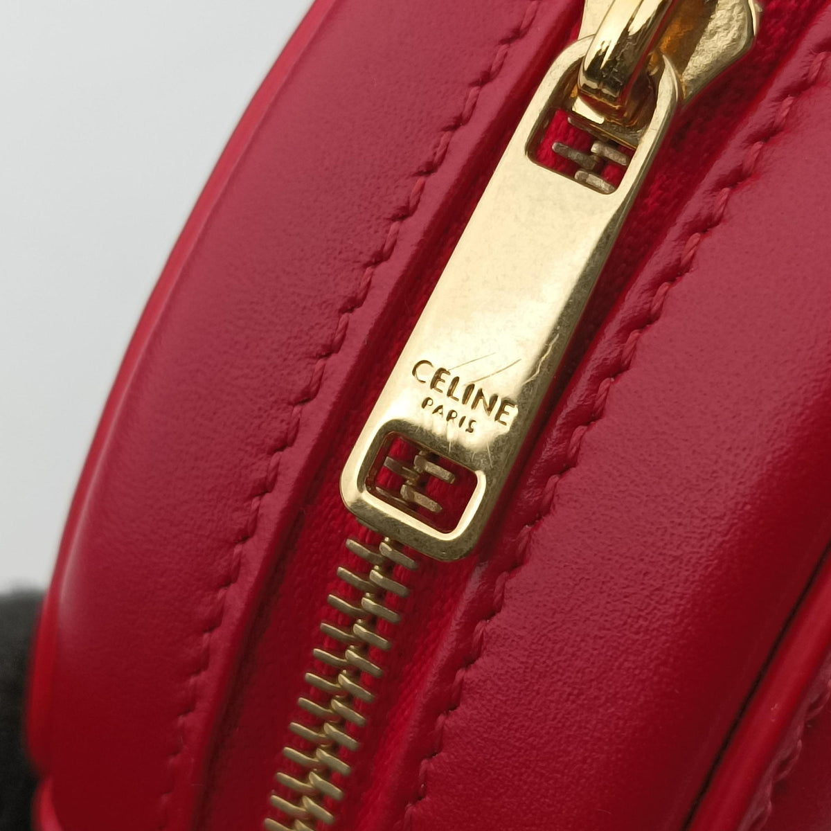 Pre-owned Celine Oval Purse Cuir Triomphe Red Leather  crossbodybag | stylenewstar