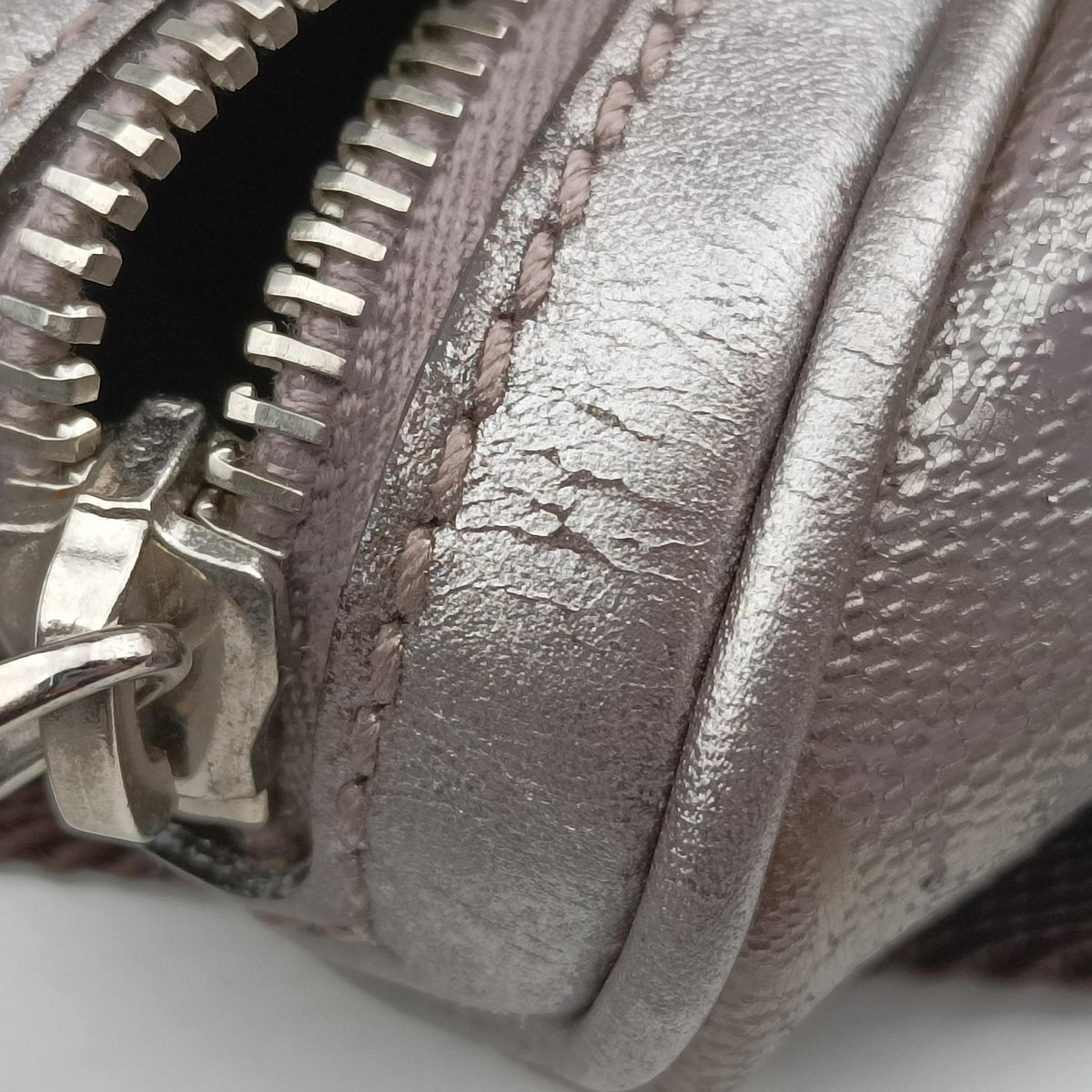 Secondhand Gucci GG Imprime Golden PVC-coated canvas 233269 bum bag/waist bag | stylenewstar