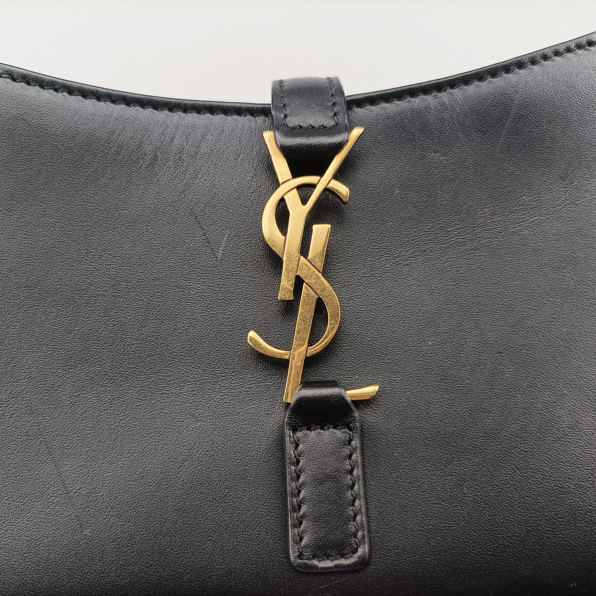 Vintage Yves Saint Laurent LE 5 a 7 Hobo Black Leather 710318 handbag | stylenewstar