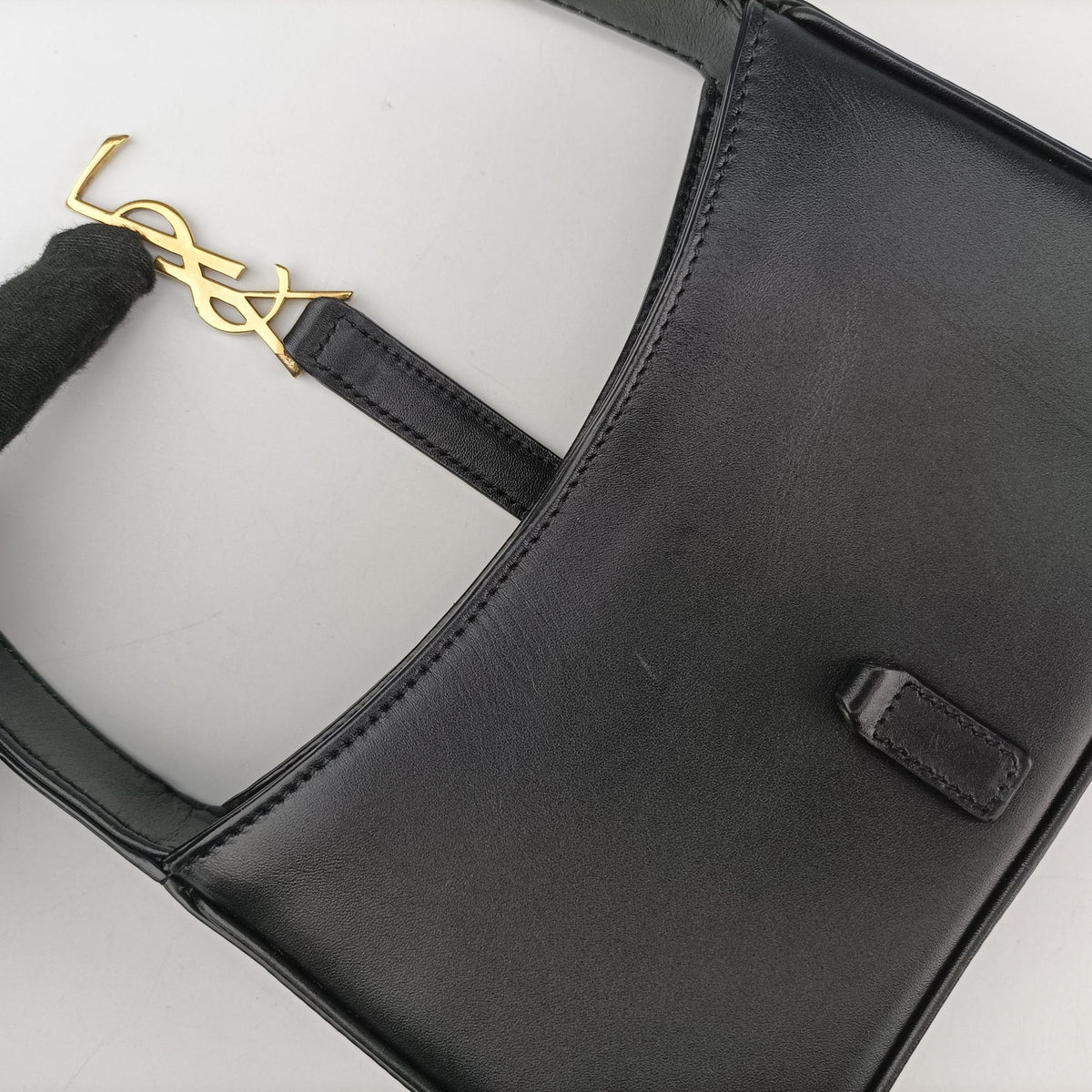 Vintage Yves Saint Laurent LE 5 a 7 Hobo Black Leather 710318 handbag | stylenewstar