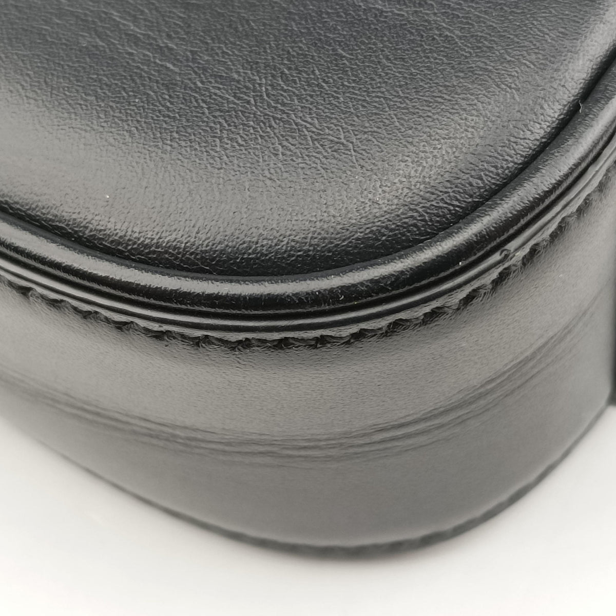 Vintage Yves Saint Laurent LE 5 a 7 Hobo Black Leather 710318 handbag | stylenewstar