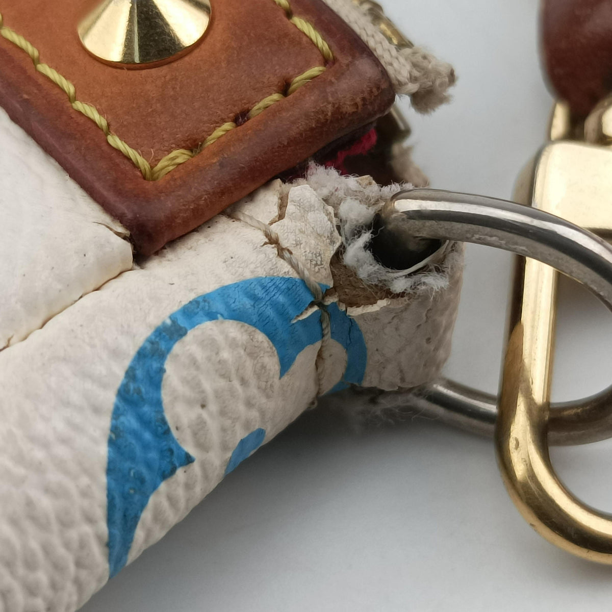 Vintage Louis Vuitton Pochette Accessoires white Monogram Multicolor M92649 shoulderbag | stylenewstar