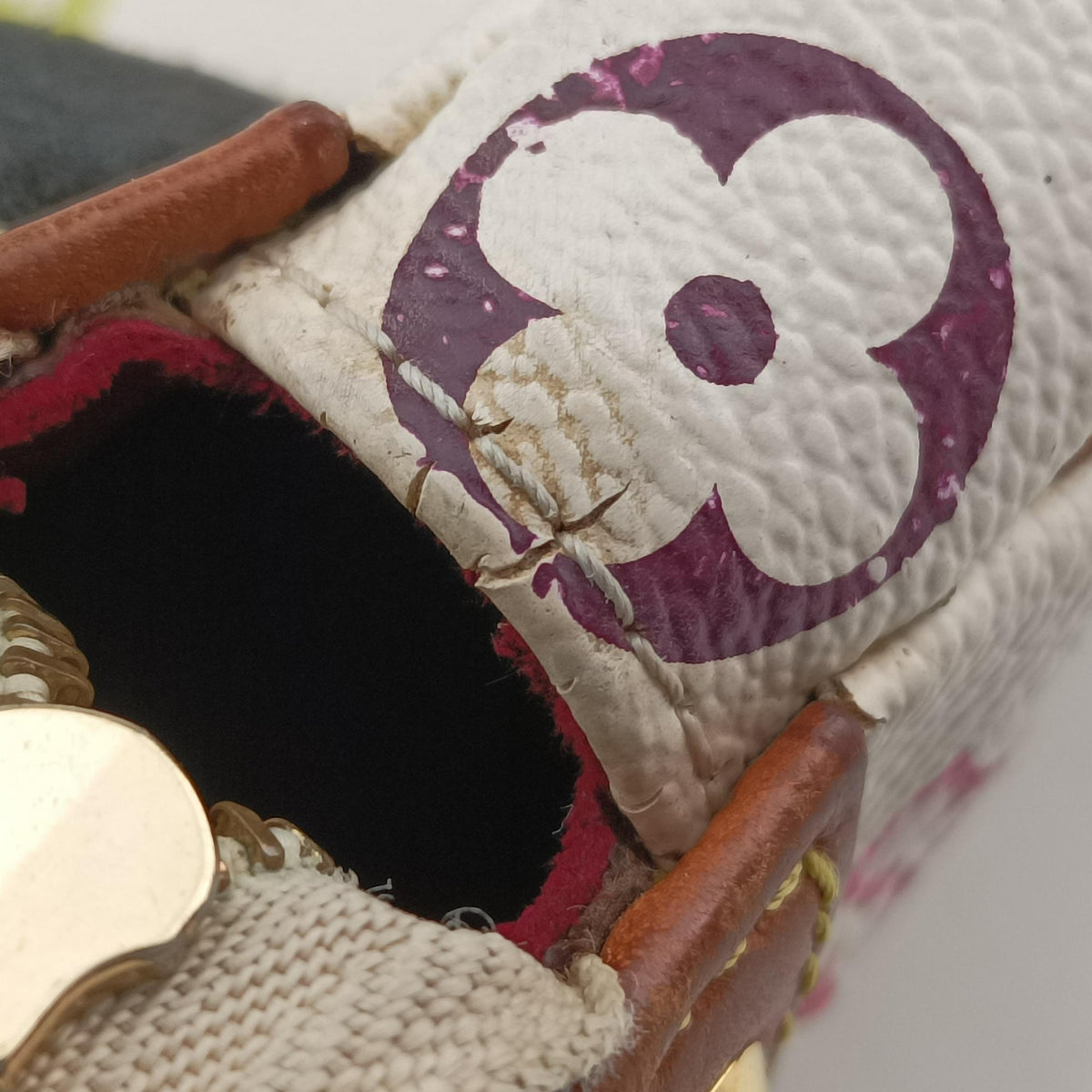 Vintage Louis Vuitton Pochette Accessoires white Monogram Multicolor M92649 shoulderbag | stylenewstar
