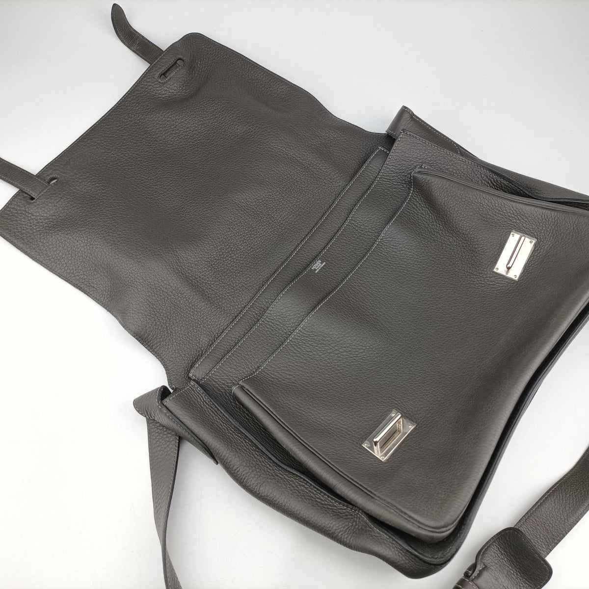 Secondhand Hermes STEVE BESACE Grey Taurillon Clemence 055080CK shoulderbag | stylenewstar
