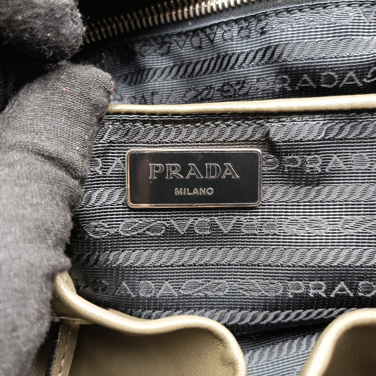 Pre-owned Prada Triangle logo Green Leather BZ032L backpack/rucksack | stylenewstar