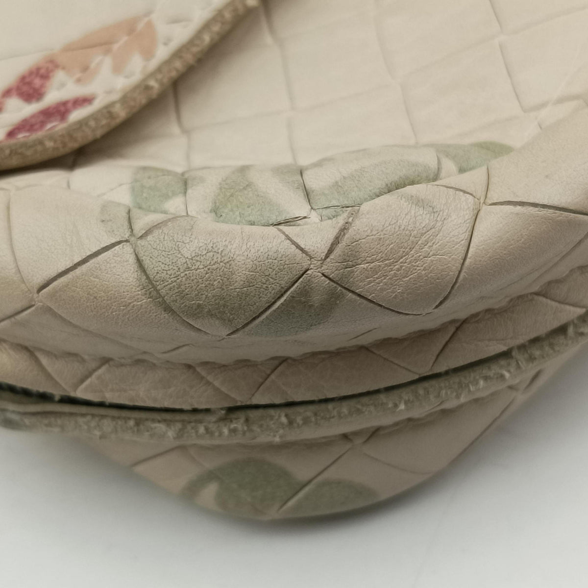 Pre-owned Bottega Veneta Intrecciato butterfly White x Multicolour lambskin  shoulderbag | stylenewstar