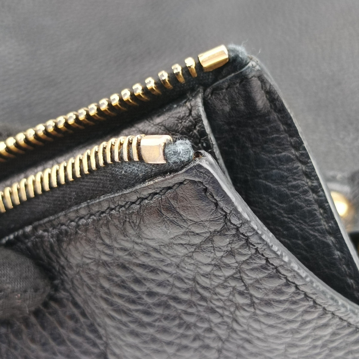 Secondhand Prada Vitello Daino Zippy Shopping Black leather BR4372 handbag | stylenewstar
