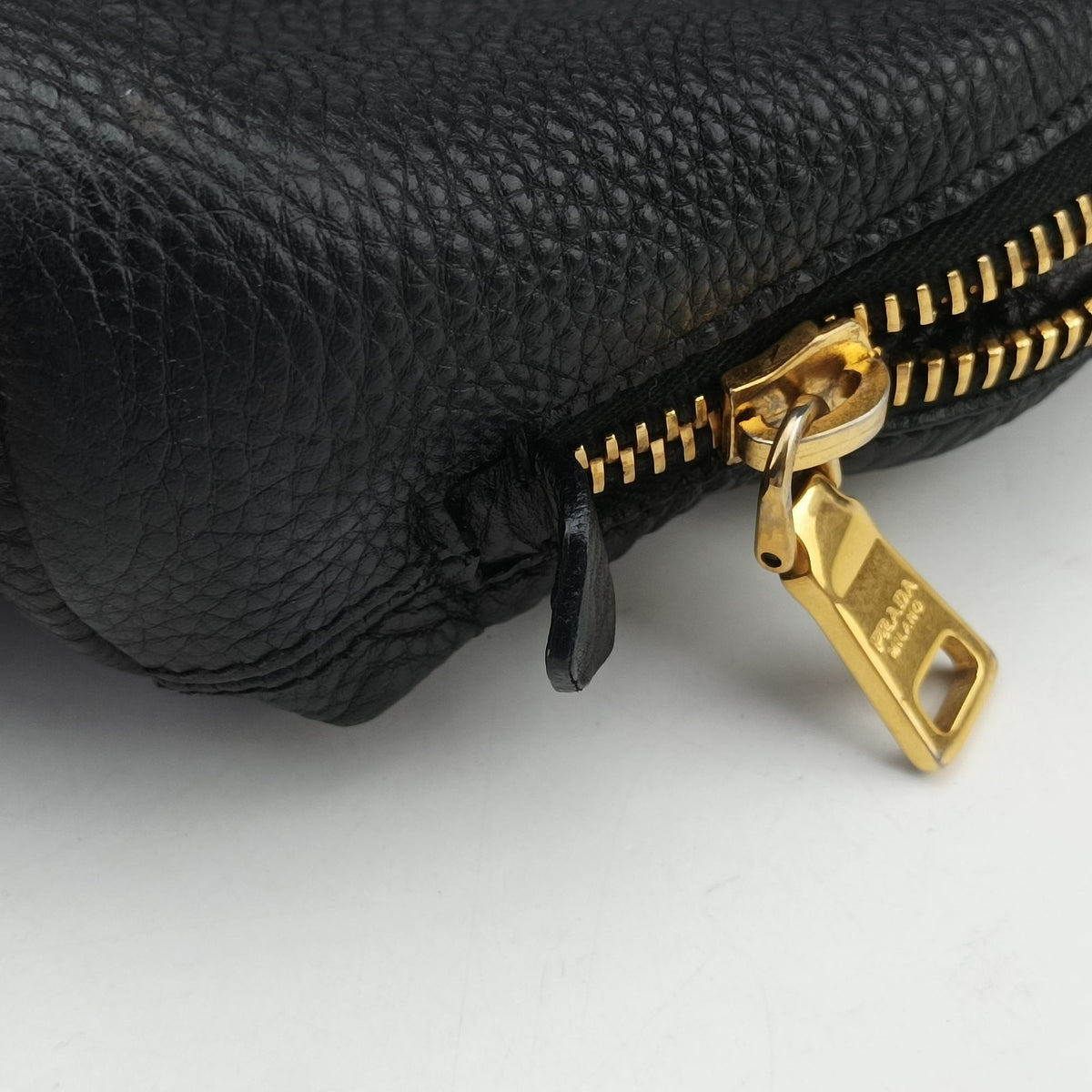 Secondhand Prada Vitello Daino Zippy Shopping Black leather BR4372 handbag | stylenewstar