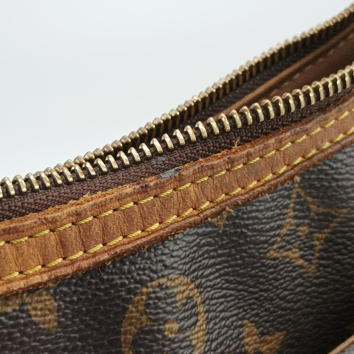 Vintage Louis Vuitton Odeon PM Brown Monogram Canvas M56390 shoulderbag | stylenewstar
