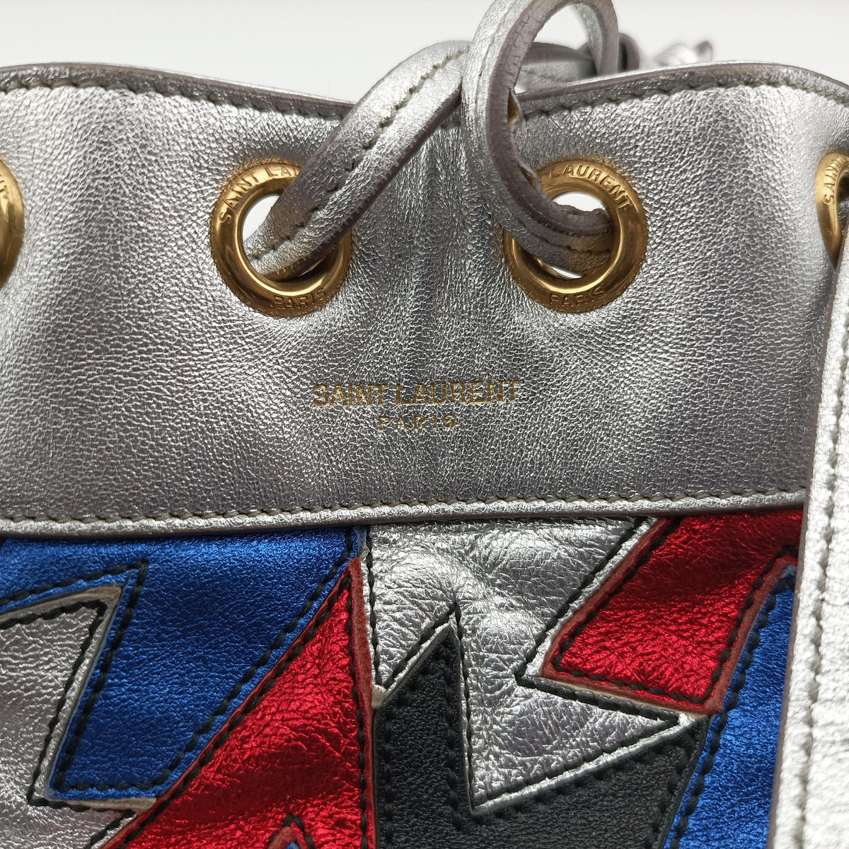Pre-owned Yves Saint Laurent Emmanuelle Bucket Silver×Multicolour Leather 357603 shoulderbag | stylenewstar