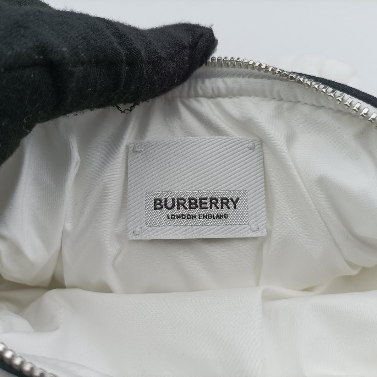 Pre-owned Burberry Quilted Zipper Pouch White Cotton  clutchbag | stylenewstar