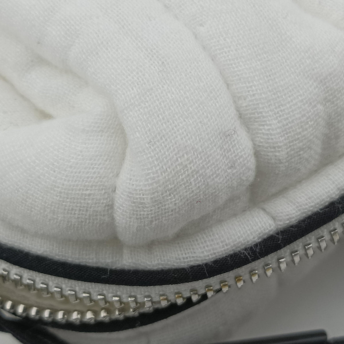 Pre-owned Burberry Quilted Zipper Pouch White Cotton  clutchbag | stylenewstar