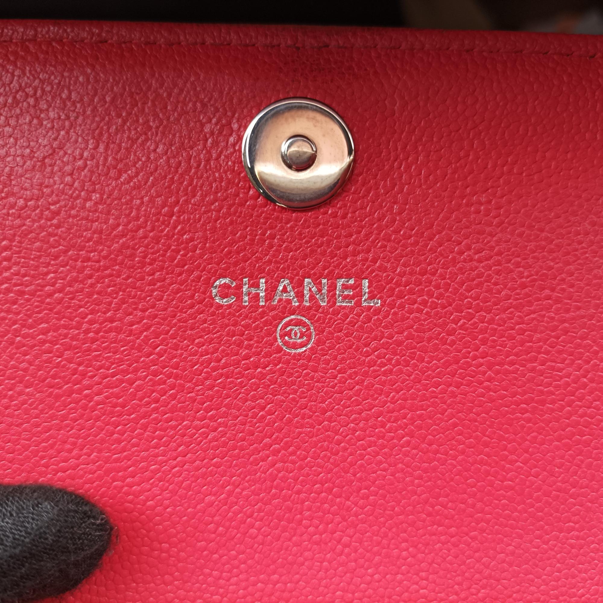 Pre-owned Chanel Square Matelasse Red caviar skin A84310 shoulderbag | stylenewstar