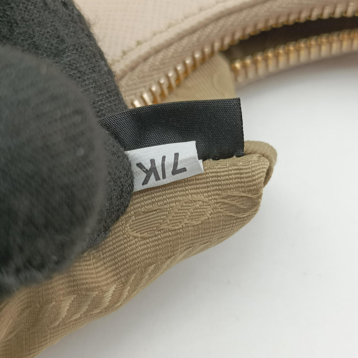 Secondhand Prada Re-Edition 2005 Beige SAFFIANO Leather 1BH204 shoulderbag | stylenewstar