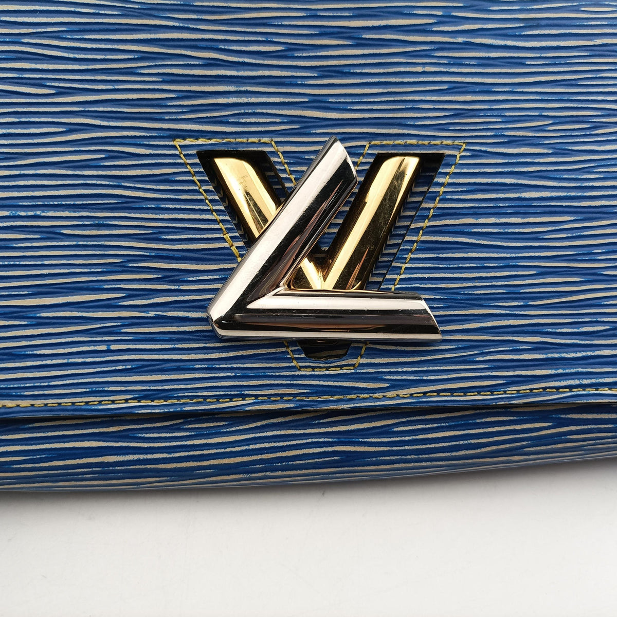 Pre-owned Louis Vuitton Portefeuille Twist Denim blue Epi M61036 shoulderbag | stylenewstar