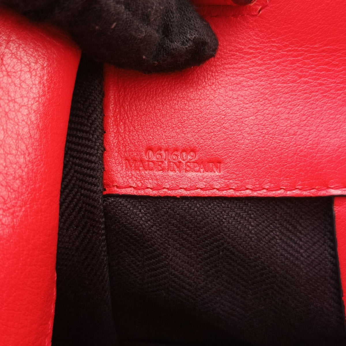 Pre-owned Loewe hammock Red leather  shoulderbag | stylenewstar