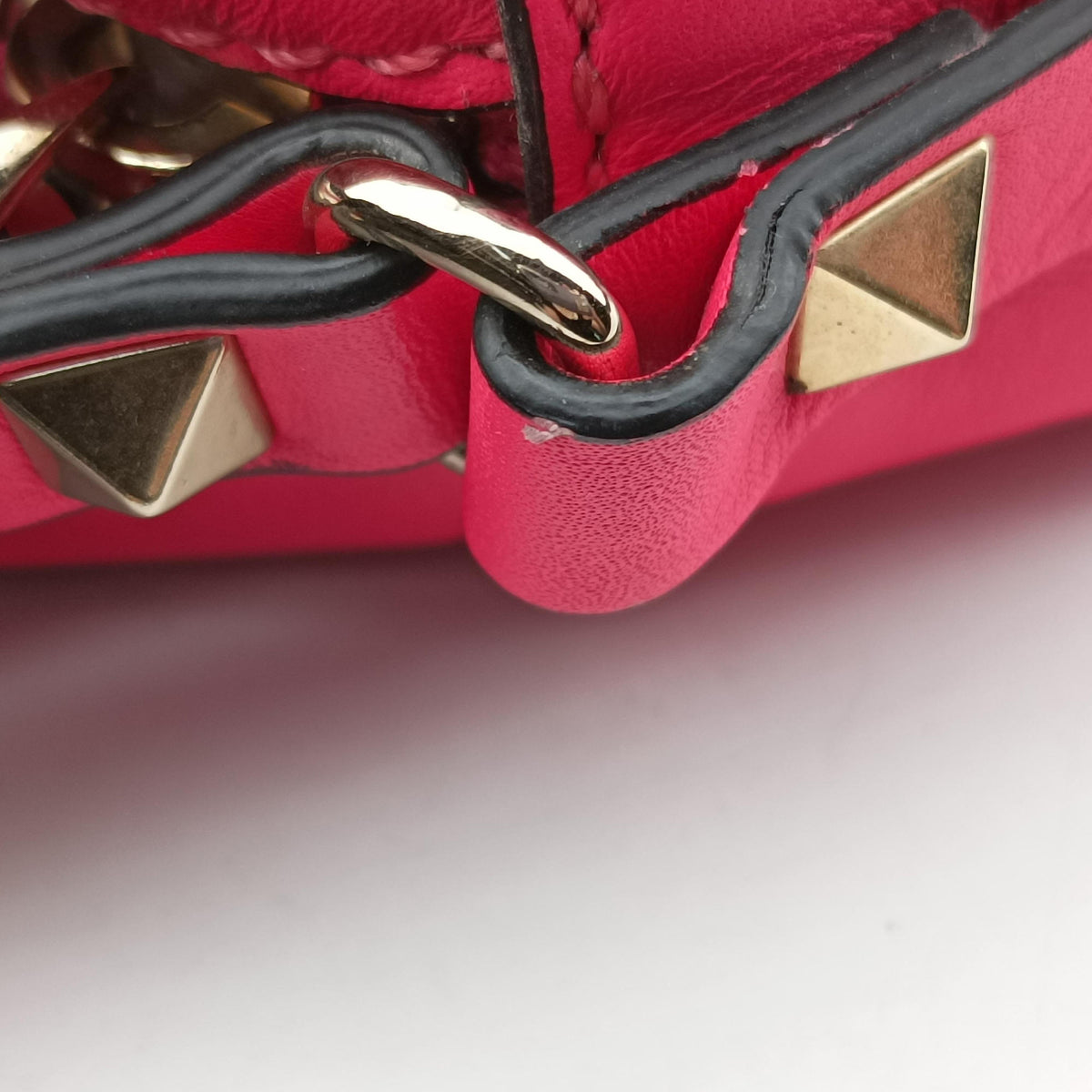 Pre-owned Valentino Rockstud Rose Leather  shoulderbag | stylenewstar
