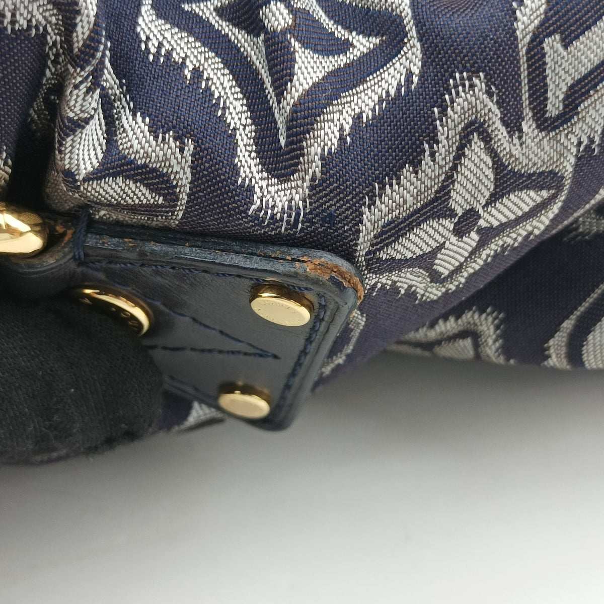 Pre-owned Louis Vuitton Aviator Marine×Navy Leather×Canvas M40383 shoulderbag | stylenewstar