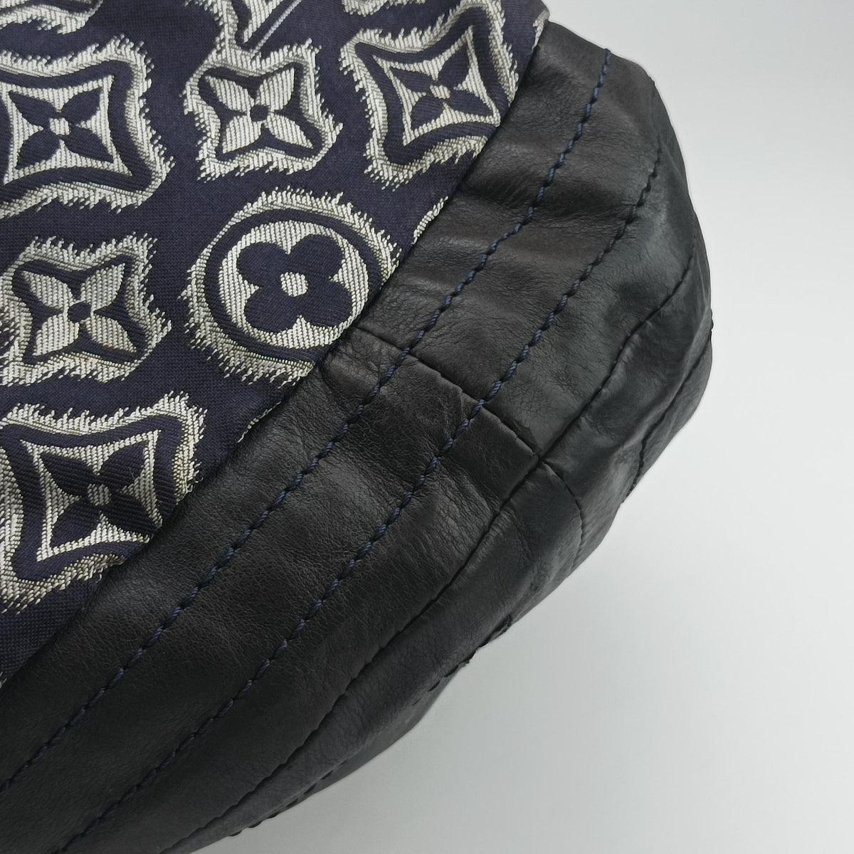 Pre-owned Louis Vuitton Aviator Marine×Navy Leather×Canvas M40383 shoulderbag | stylenewstar